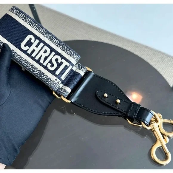 Christian Dior Saddle Smooth Calfskin Black GHW Shoulder Bag (Mini) - Picture 8 of 9